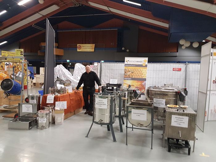 Norbert Hartner Imker Meister auf der Fachmesse
